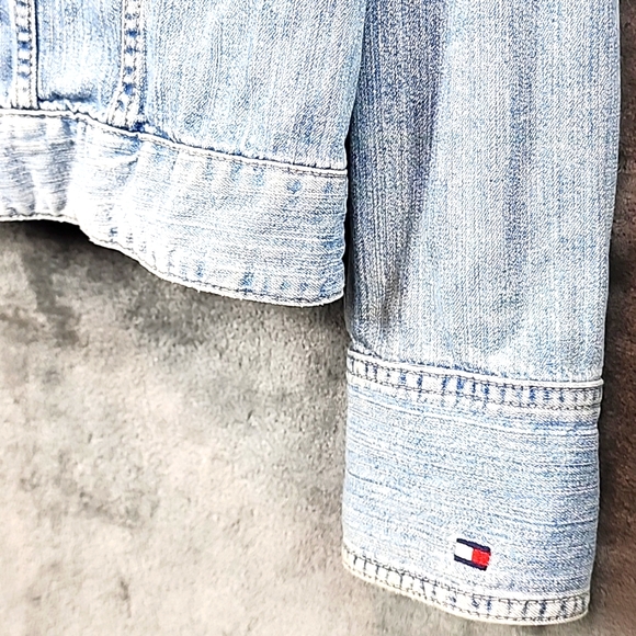 Vintage Women's Light Blue Distressed Denim Jacket Tommy Hilfinger Size L - Picture 4 of 7